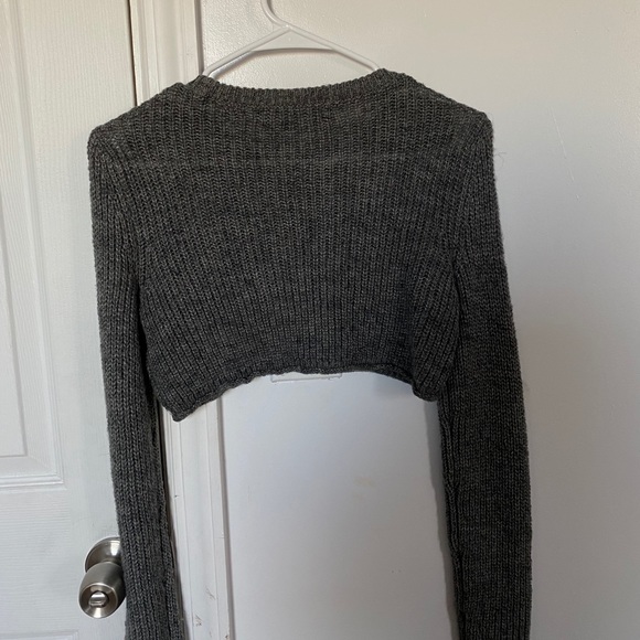 CropTop Sweater - Picture 2 of 3